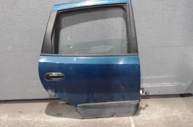 Porte arrière droite NISSAN ALMERA TINO ALMERA TINO PHASE 1 occasion