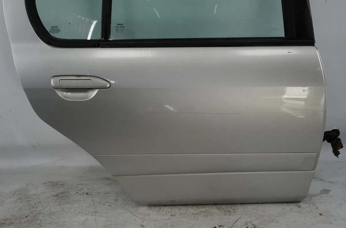 Porte arrière droite Nissan PRIMERA Hatchback (P11) 2.0 td (1996-2002) occasion