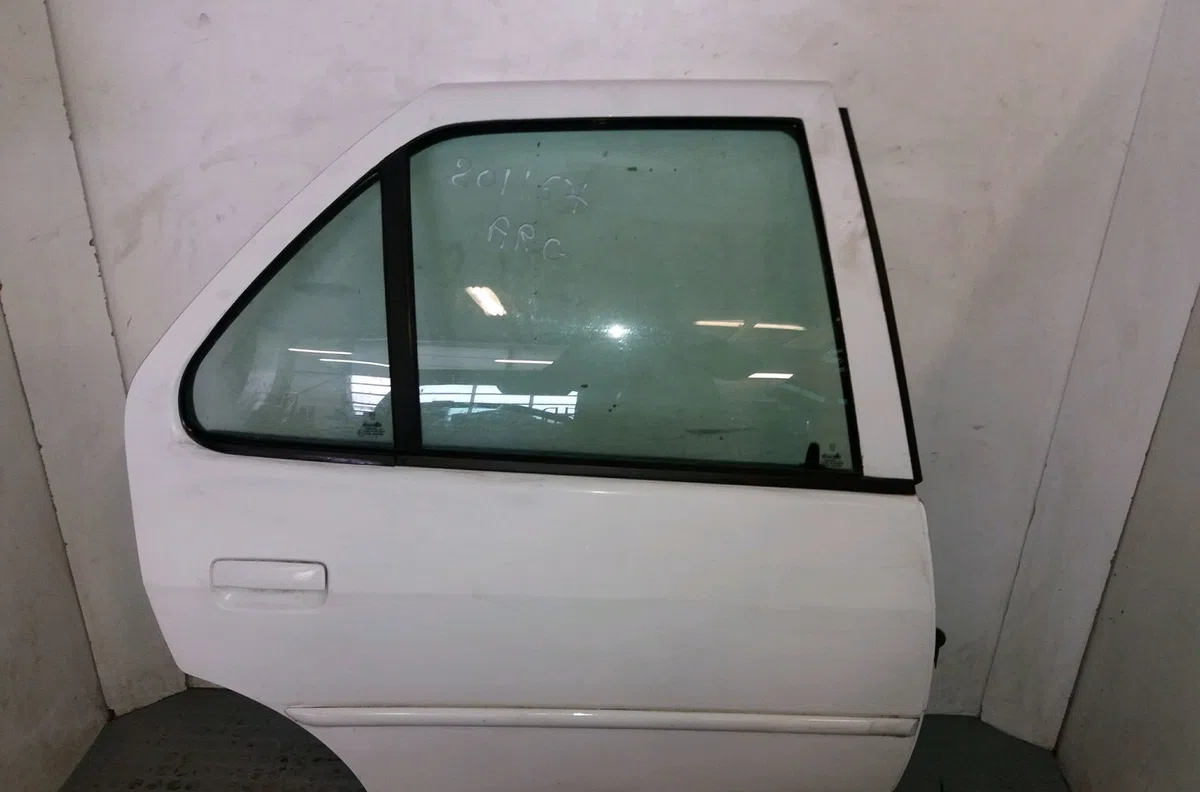 Porte arrière droite Peugeot 306 3-5 portes (7A, 7C, N3, N5) 1.9 d (1994-2001) occasion