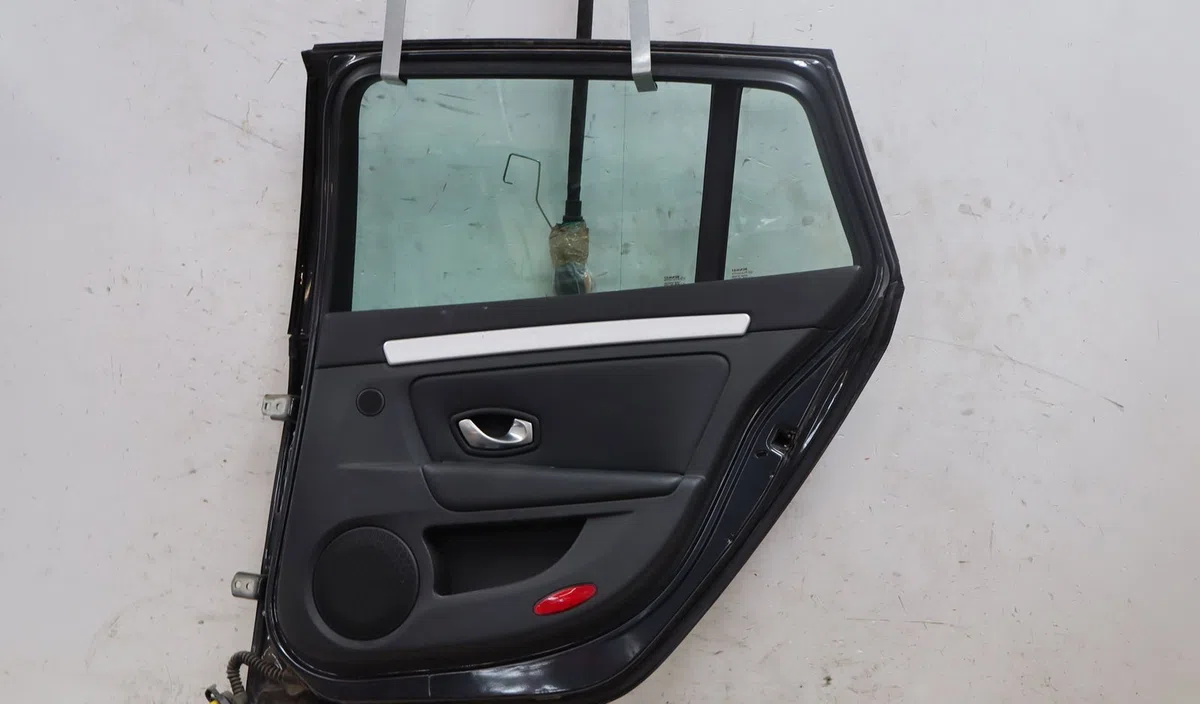 Porte arrière droite Renault LAGUNA III Grandtour (KT0-1) 2.0 dci (kt07, kt0j, kt14, kt1a, kt1s) (2007-2015) occasion