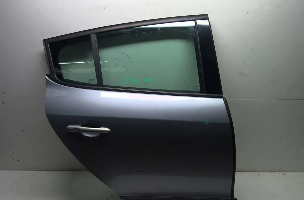 Porte arrière droite Renault MEGANE III 3-5 portes (BZ0-1_, B3_) 1.5 dci (bz09, bz0d, bz1w, bz29, bz14) (2009) 5 portes
