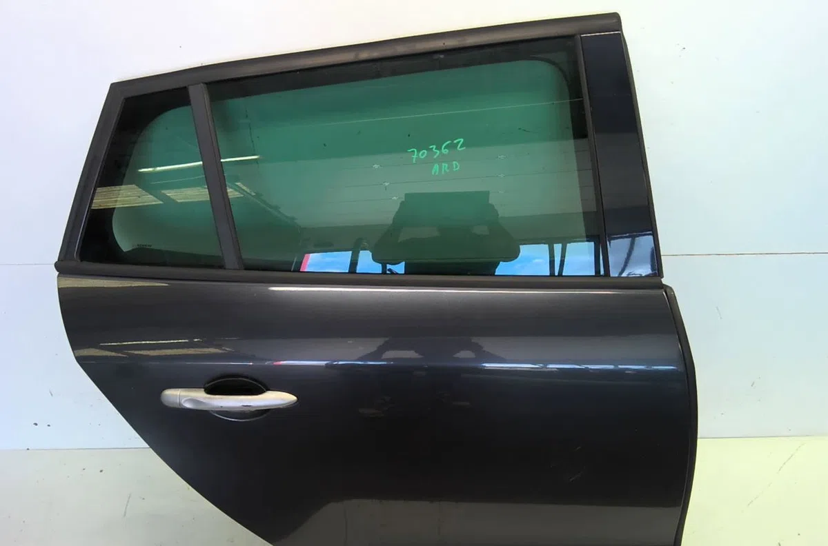 Porte arrière droite Renault MEGANE III Grandtour (KZ0-1) 1.9 dci (kz0j, kz0n, kz1s) (2009) occasion