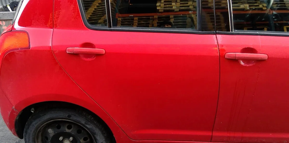Porte arrière droite SUZUKI SWIFT 3 SWIFT 3 occasion
