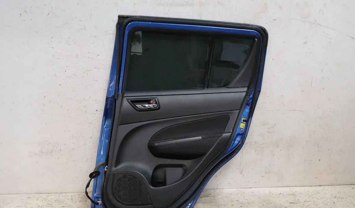 Porte arrière droite Suzuki SWIFT IV (FZ, NZ) 1.2 4x4 (azh 412) (2010) occasion