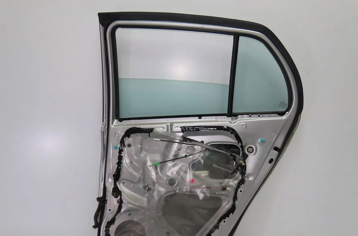 Porte arrière droite Toyota YARIS (_P9_) 1.0 vvt-i (ksp90_) (2005-2011) 5 portes occasion