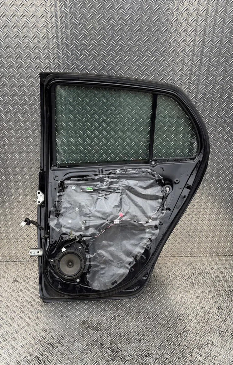 Porte arrière droite Toyota YARIS (_P9_) 1.4 d-4d (nlp90_) (2005-2012) occasion