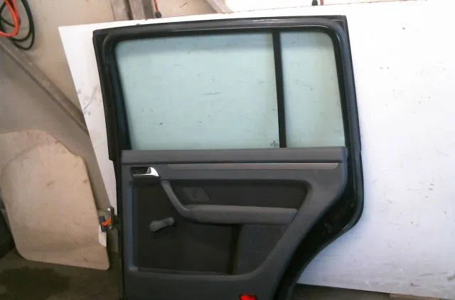 Porte arrière droite Volkswagen TOURAN (1T1, 1T2) 1.9 tdi (2003-2004) occasion