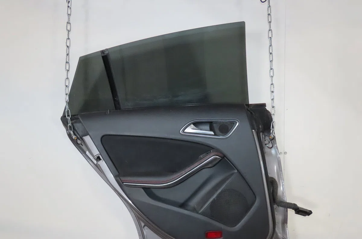 Porte arrière gauche Mercedes-benz CLA Shooting Brake (X117) Cla 180 d (117.912) (2015-2018) occasion