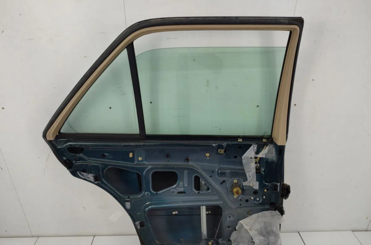 Porte arrière gauche MERCEDES CLASSE E 124 PHASE 2 occasion
