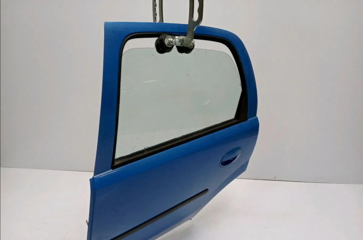 Porte arrière gauche Opel CORSA C (X01) 1.2 (f08, f68) (2000-2009) occasion
