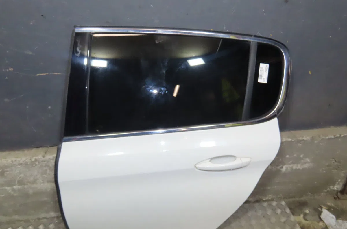 Porte arrière gauche Peugeot 308 II (LB_, LP_, LW_, LH_, L3_) 1.6 hdi - bluehdi 115 (2013-2021) 5 portes occasion