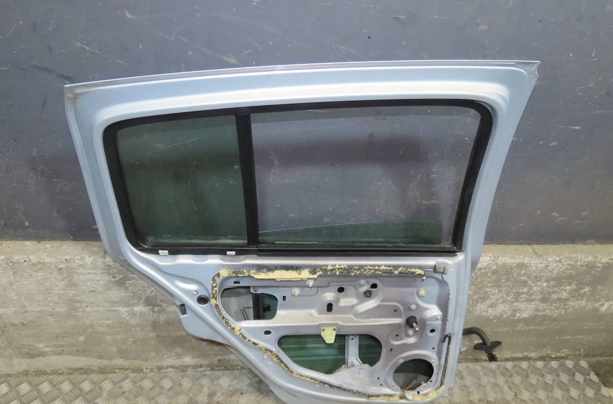 Porte arrière gauche Renault CLIO II (BB_, CB_) 1.4 16v (b-cb0p, bb13) (2000-2008) 5 portes occasion