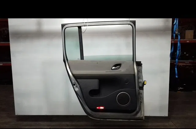Porte arrière gauche Renault ESPACE IV (JK0-1_) 1.9 dci (jk0u) (2003-2005) 5 portes occasion