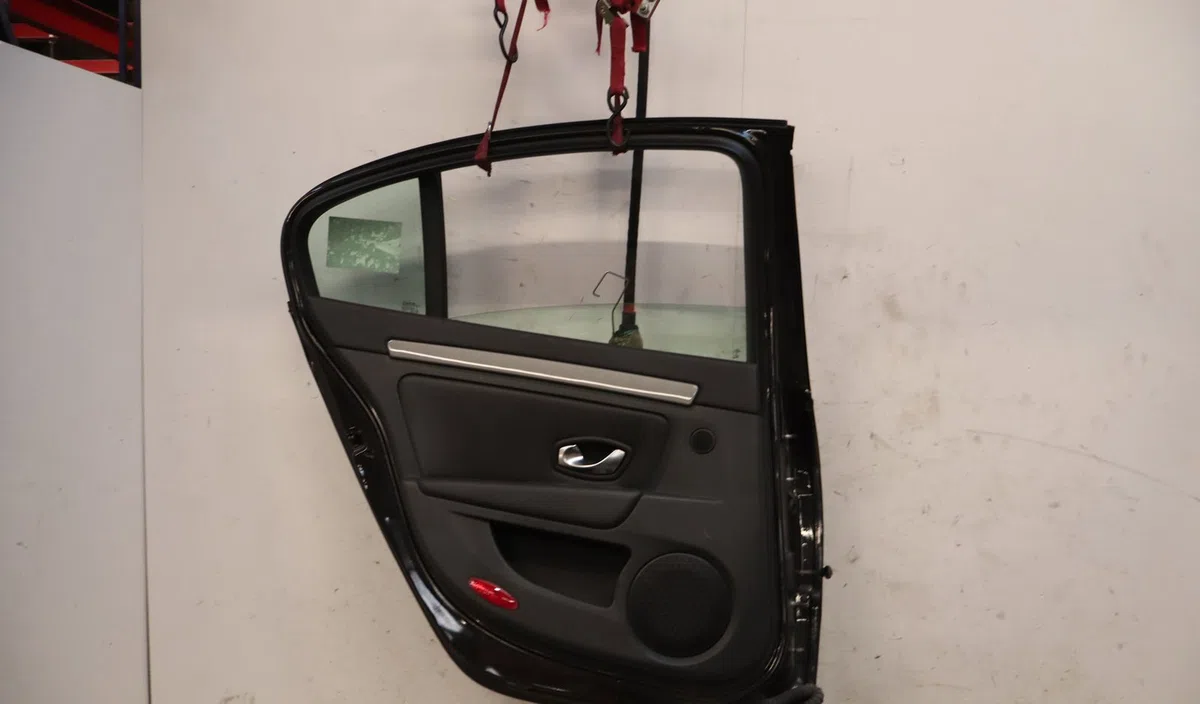 Porte arrière gauche Renault LAGUNA III (BT0-1) 2.0 dci (bt07, bt0j, bt14, bt1a, bt1s) (2007-2015) 5 portes occasion