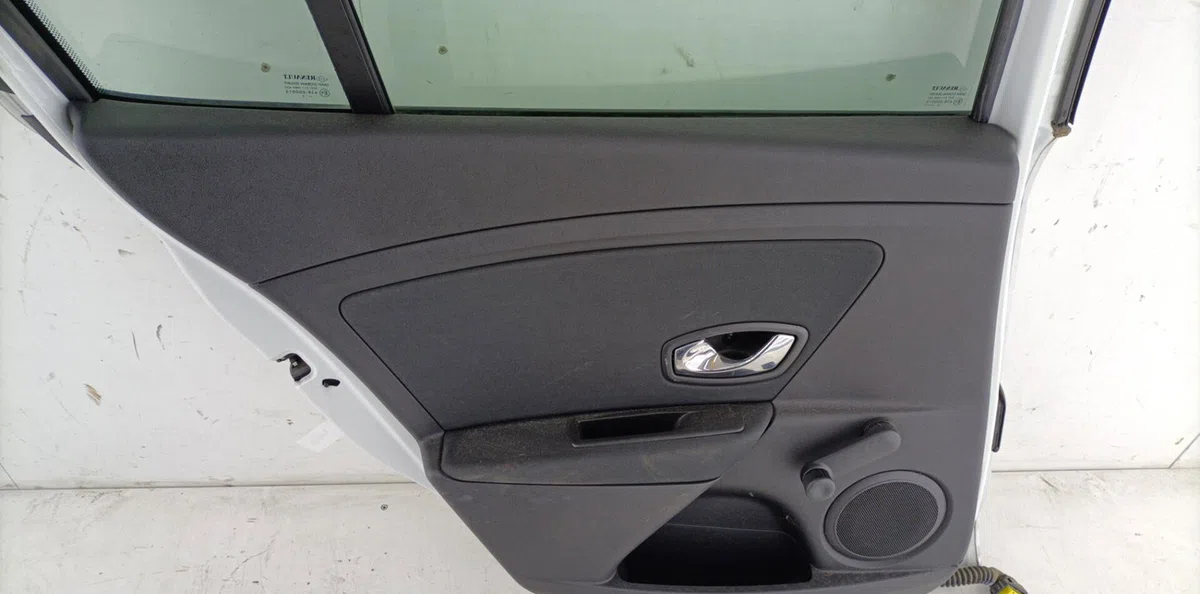 Porte arrière gauche RENAULT MEGANE 3 PHASE 2 occasion