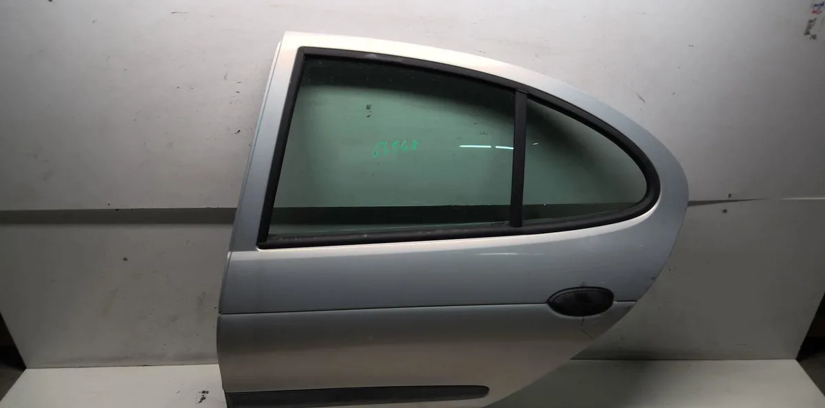 Porte arrière gauche Renault MEGANE I (BA0-1_) 1.4 16v (ba0d, ba1h, ba0w, ba10) (1999-2003) occasion