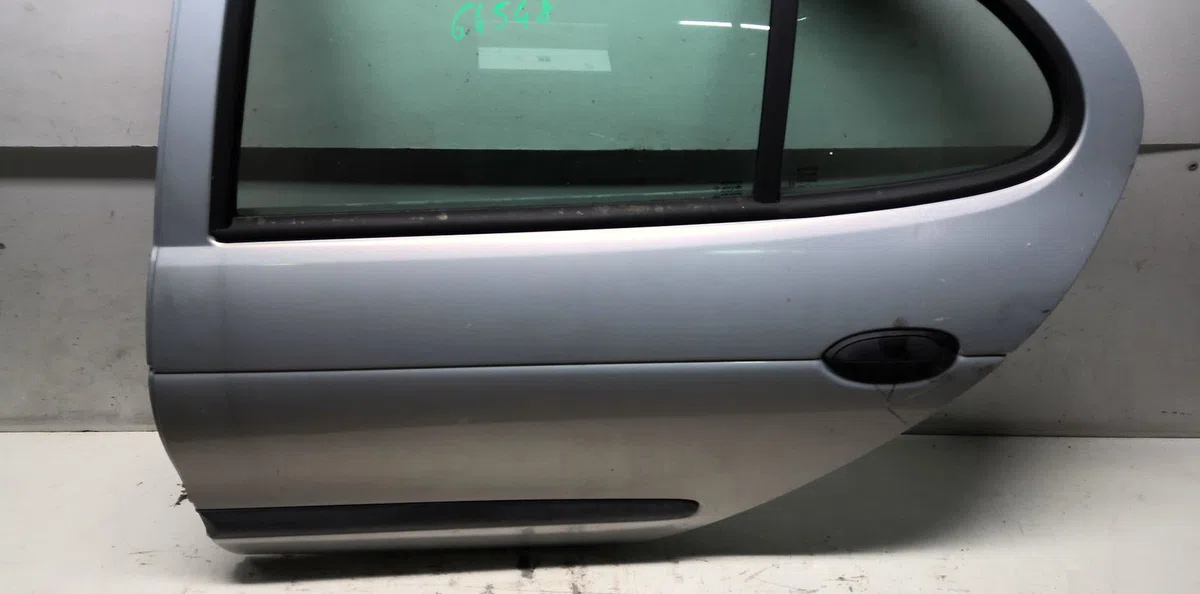 Porte arrière gauche Renault MEGANE I (BA0-1_) 1.4 16v (ba0d, ba1h, ba0w, ba10) (1999-2003) occasion