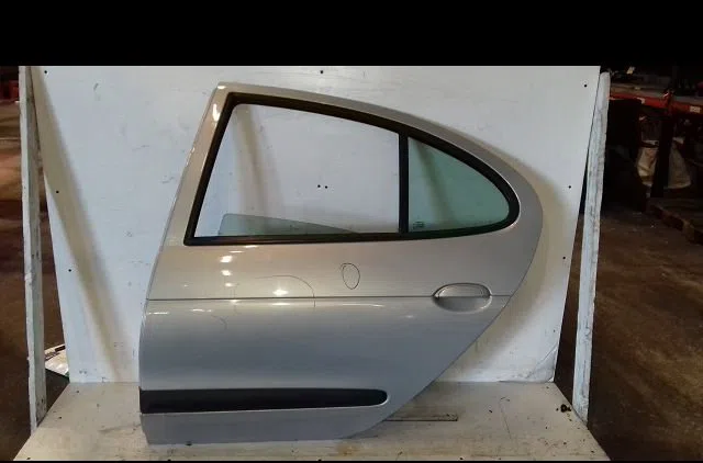 Porte arrière gauche Renault MEGANE I (BA0-1_) 1.6 16v (ba04, ba0b, ba11, ba1j, ba16, ba19, ba1k, ba1v,... (1999-2002) o