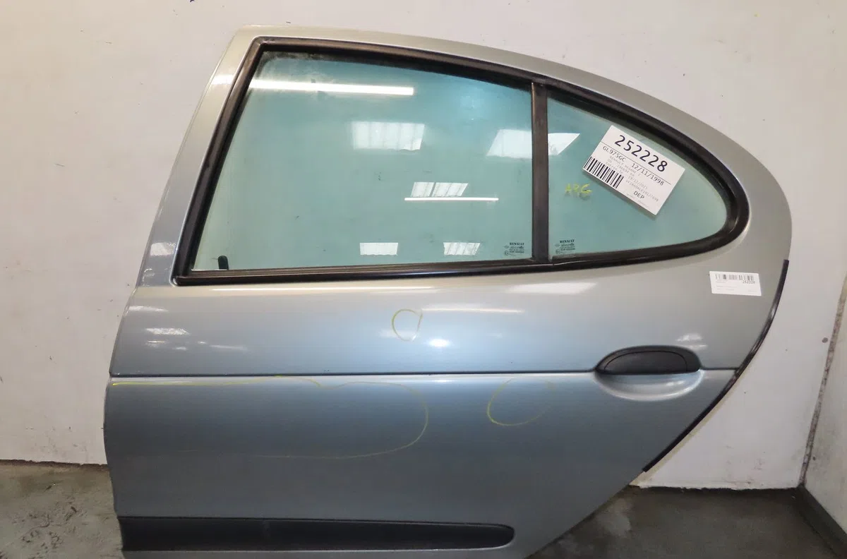 Porte arrière gauche Renault MEGANE I (BA0-1_) 1.9 d eco (ba0a, ba0u, ba0r) (1996-2003) occasion