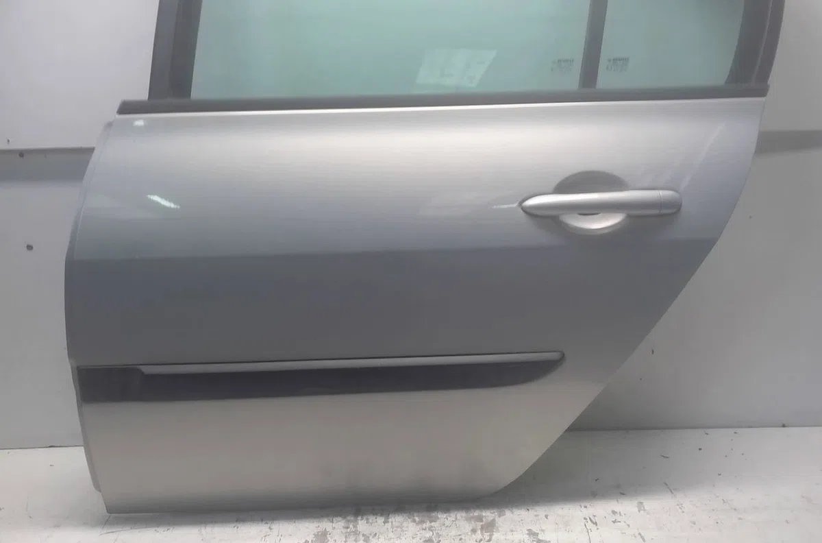 Porte arrière gauche Renault MEGANE II A trois volumes (LM0-1_) 1.9 dci (lm0g, lm1g, lm2c) (2003) occasion