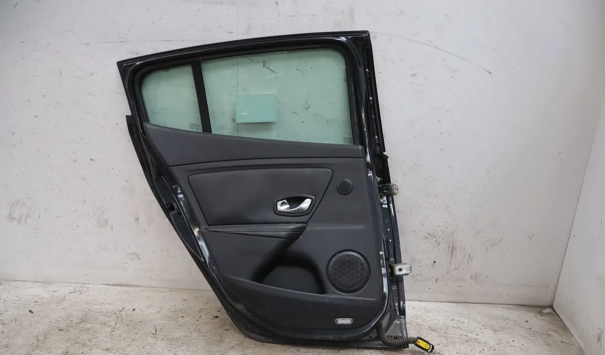 Porte arrière gauche Renault MEGANE III 3-5 portes (BZ0-1_, B3_) 1.9 dci (bz0n, bz0j) (2008) occasion
