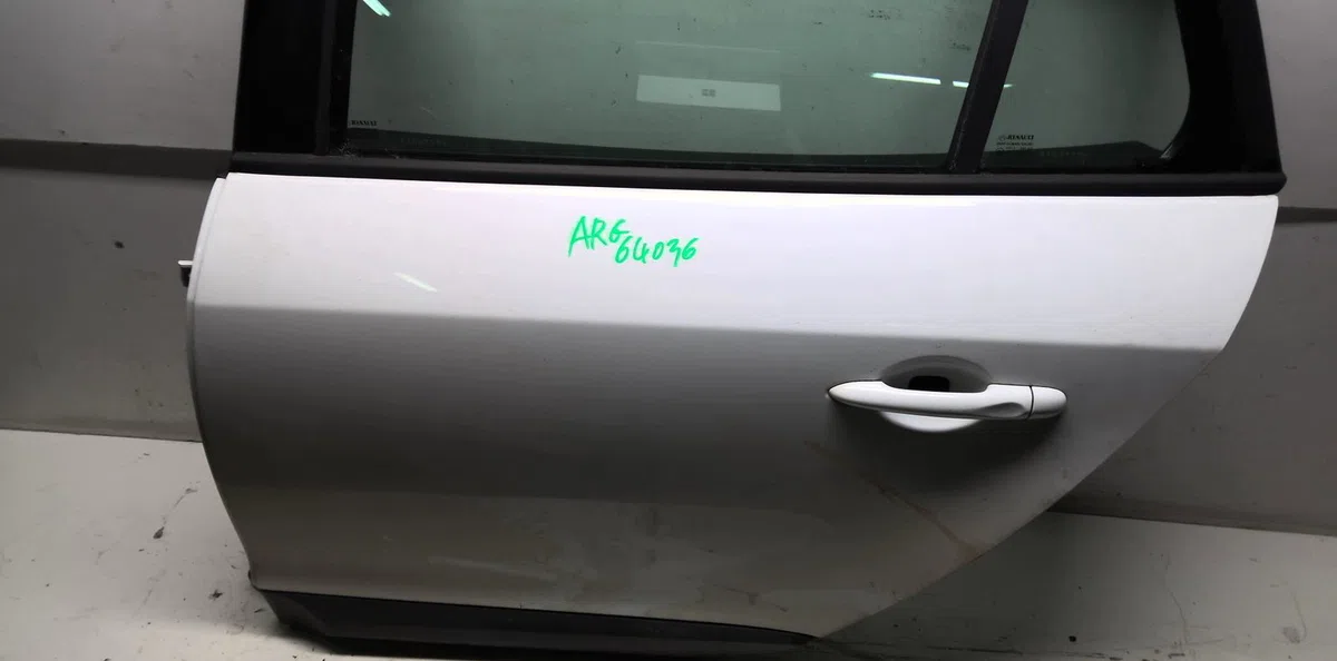 Porte arrière gauche Renault MEGANE III Grandtour (KZ0-1) 1.5 dci (kz1g, kz1w, kz0r) (2013) occasion