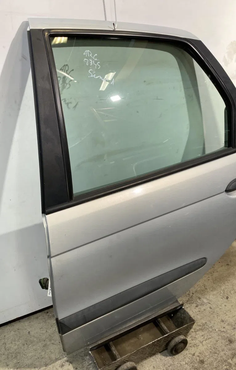Porte arrière gauche Renault SCÉNIC I Monospace (JA0-1_, FA0_) 1.9 dci (ja05, ja1f) (1999-2003) 5 portes occasion