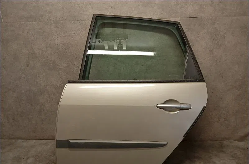Porte arrière gauche Renault SCÉNIC II (JM0-1_) 1.6 16v (jm1r) (2005-2008) occasion
