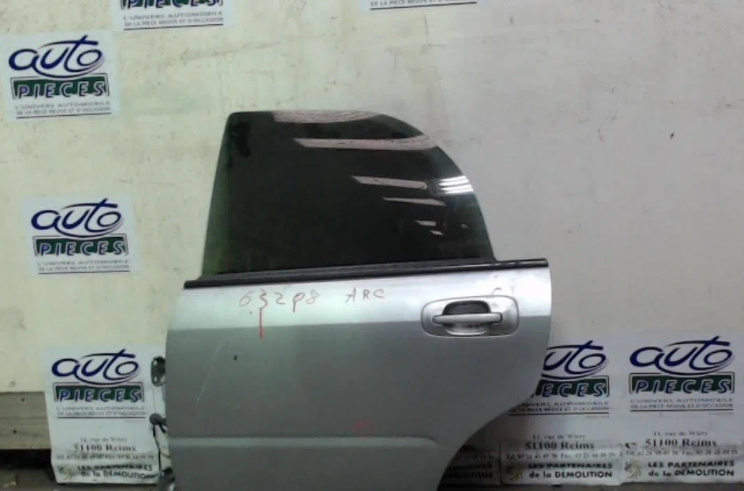 Porte arrière gauche SUBARU IMPREZA 1 PHASE 4 BREAK occasion