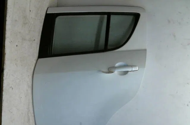 Porte arrière gauche Suzuki SWIFT IV (FZ, NZ) 1.3 ddis (azg 413d) (2010) 3 portes occasion