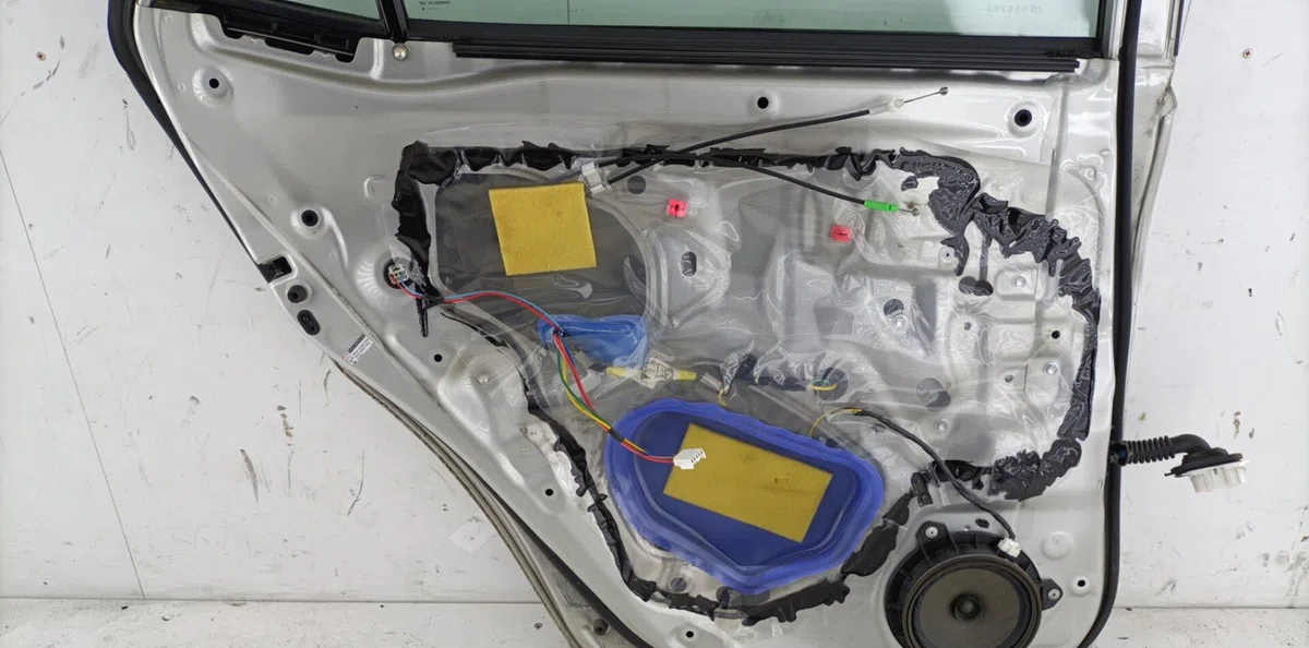 Porte arrière gauche TOYOTA AURIS 1 PHASE 1 occasion