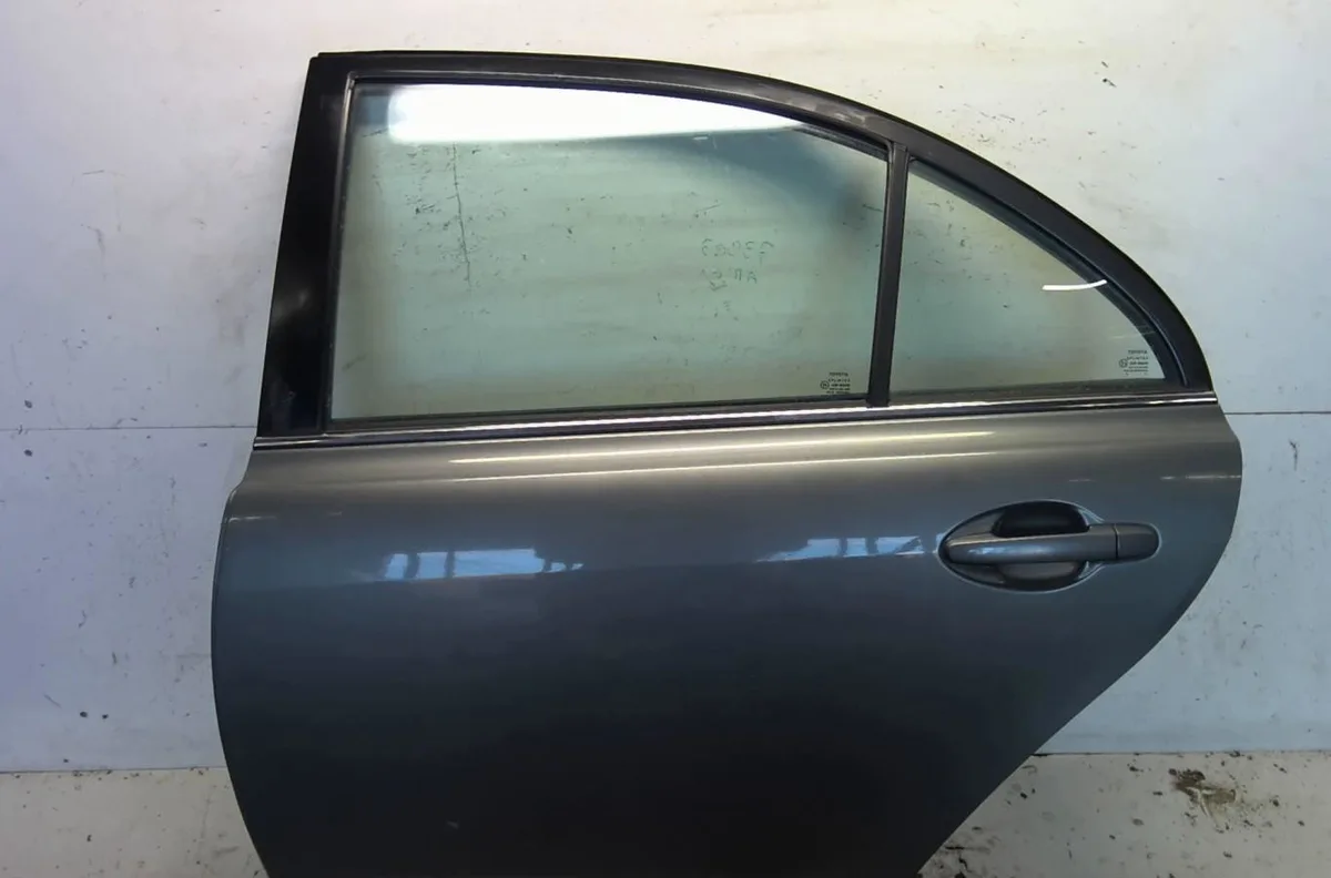 Porte arrière gauche Toyota AVENSIS (_T25_) 1.8 (zzt251_) (2003-2008) occasion