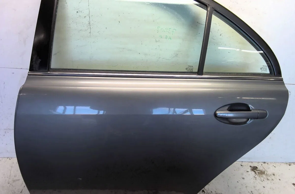 Porte arrière gauche Toyota AVENSIS (_T25_) 1.8 (zzt251_) (2003-2008) occasion