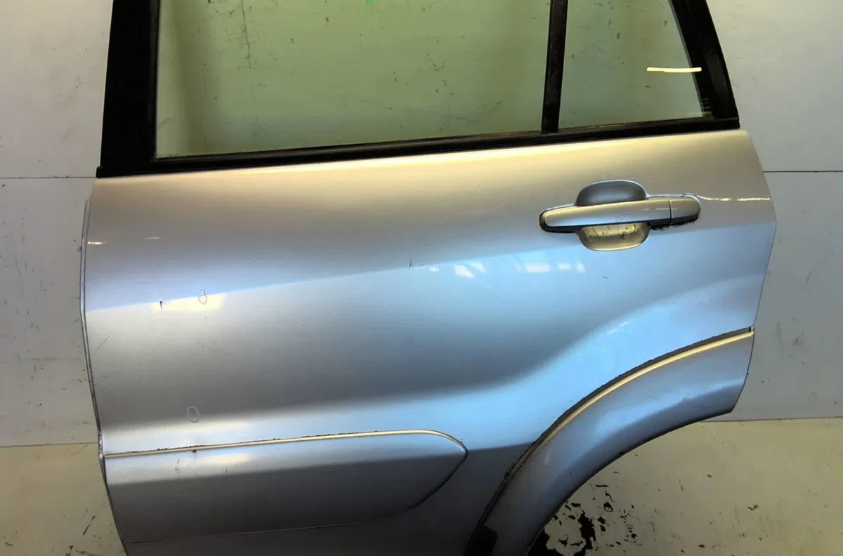 Porte arrière gauche Toyota RAV 4 II (_A2_) 2.0 4wd (aca21, aca20) (2000-2005) occasion