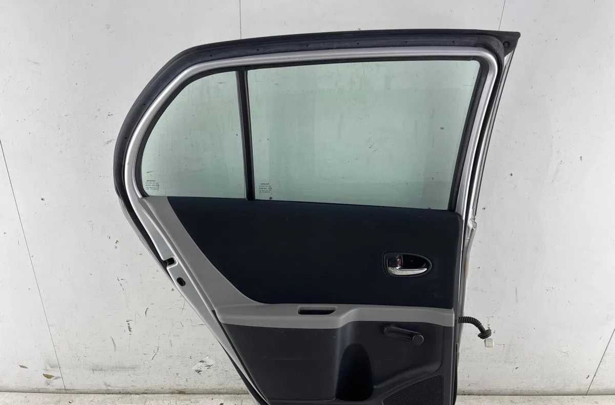 Porte arrière gauche TOYOTA YARIS 2 PHASE 1 occasion