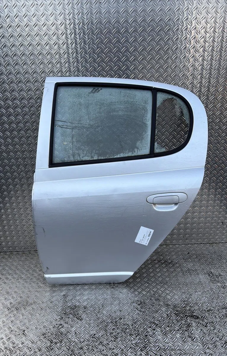 Porte arrière gauche Toyota YARIS (_P1_) 1.0 (scp10_) (1999-2005) occasion