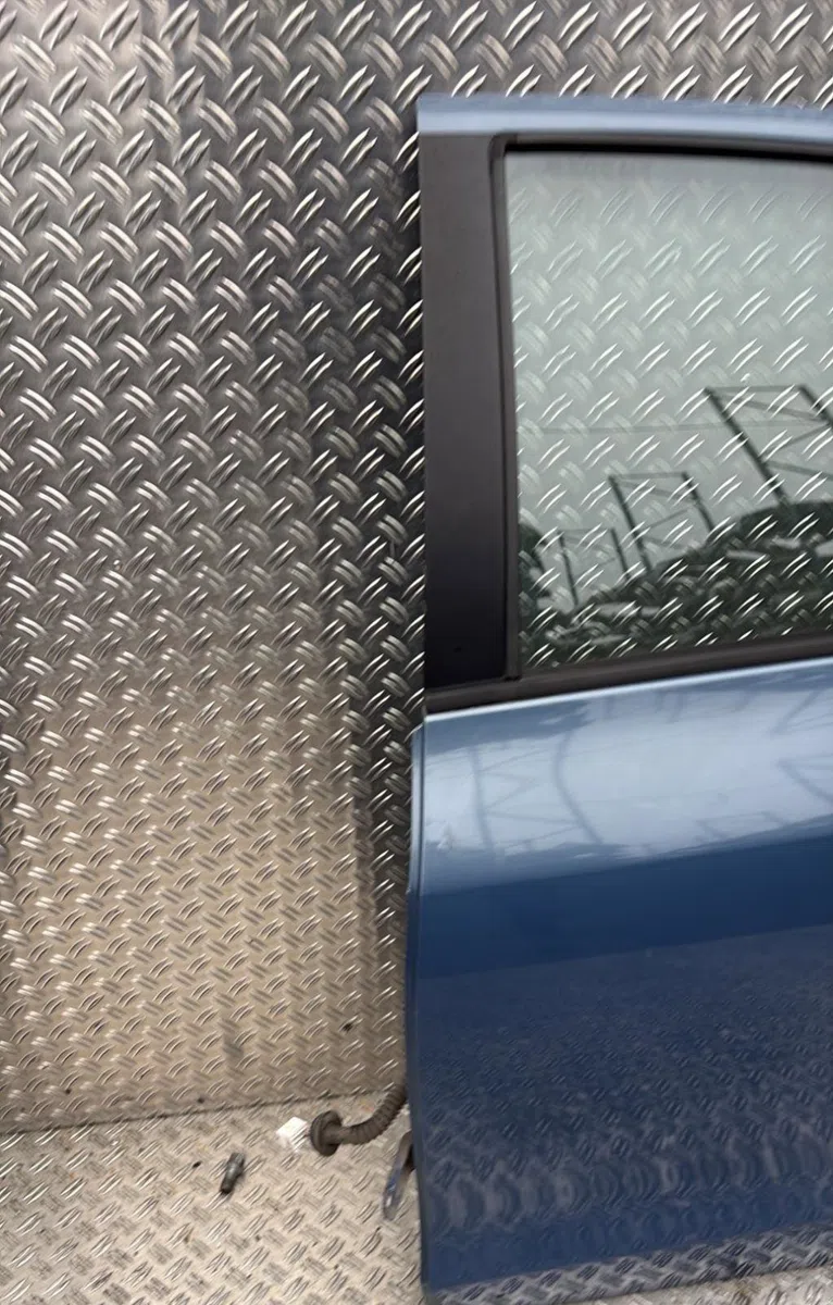 Porte arrière gauche Toyota YARIS (_P9_) 1.4 d-4d (nlp90_) (2005-2012) occasion