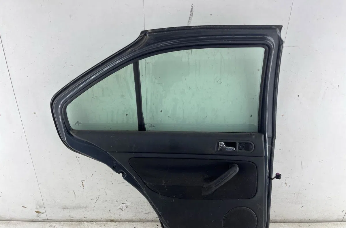 Porte arrière gauche VOLKSWAGEN BORA occasion