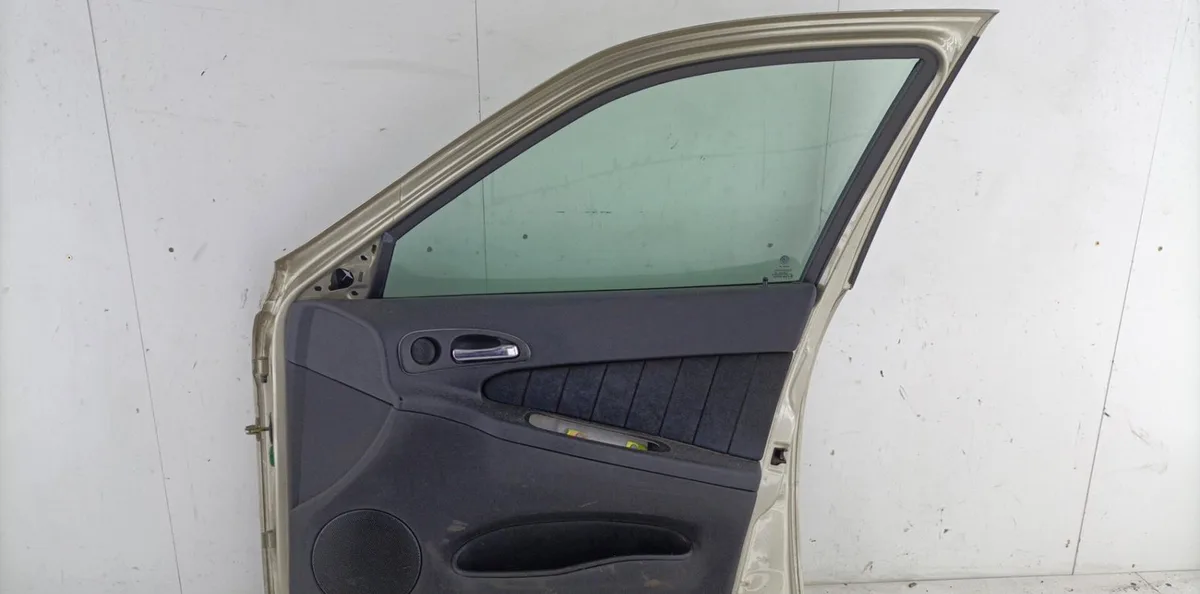 Porte avant droite ALFA ROMEO 156 PHASE 3 BREAK occasion