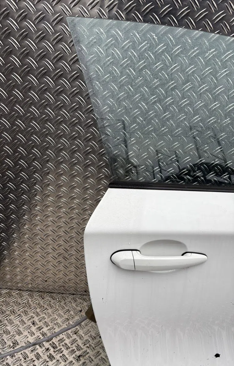 Porte avant droite Bmw 1 (E81) 118 d (2006-2011) 3 portes occasion