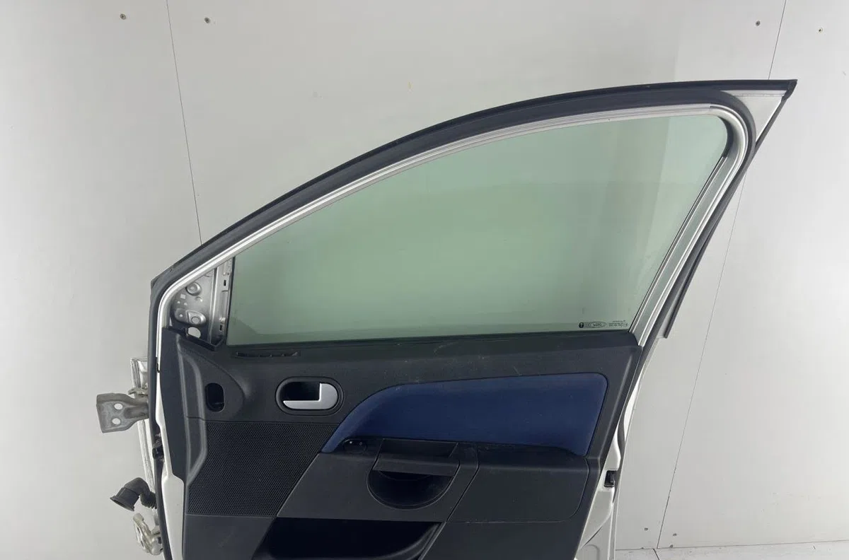 Porte avant droite FORD FIESTA 5 PHASE 1 occasion