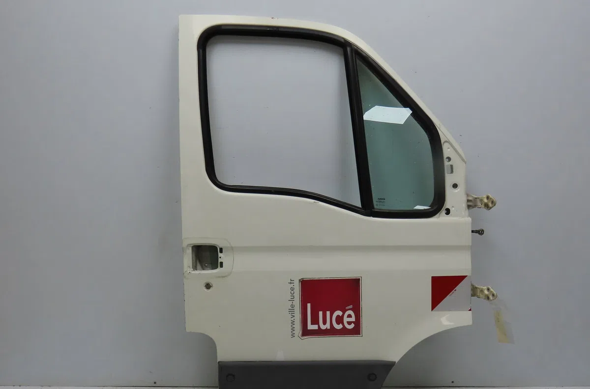 Porte avant droite Iveco DAILY III Camionnette 35 s 13 v,35 c 13 v (1999-2007) occasion