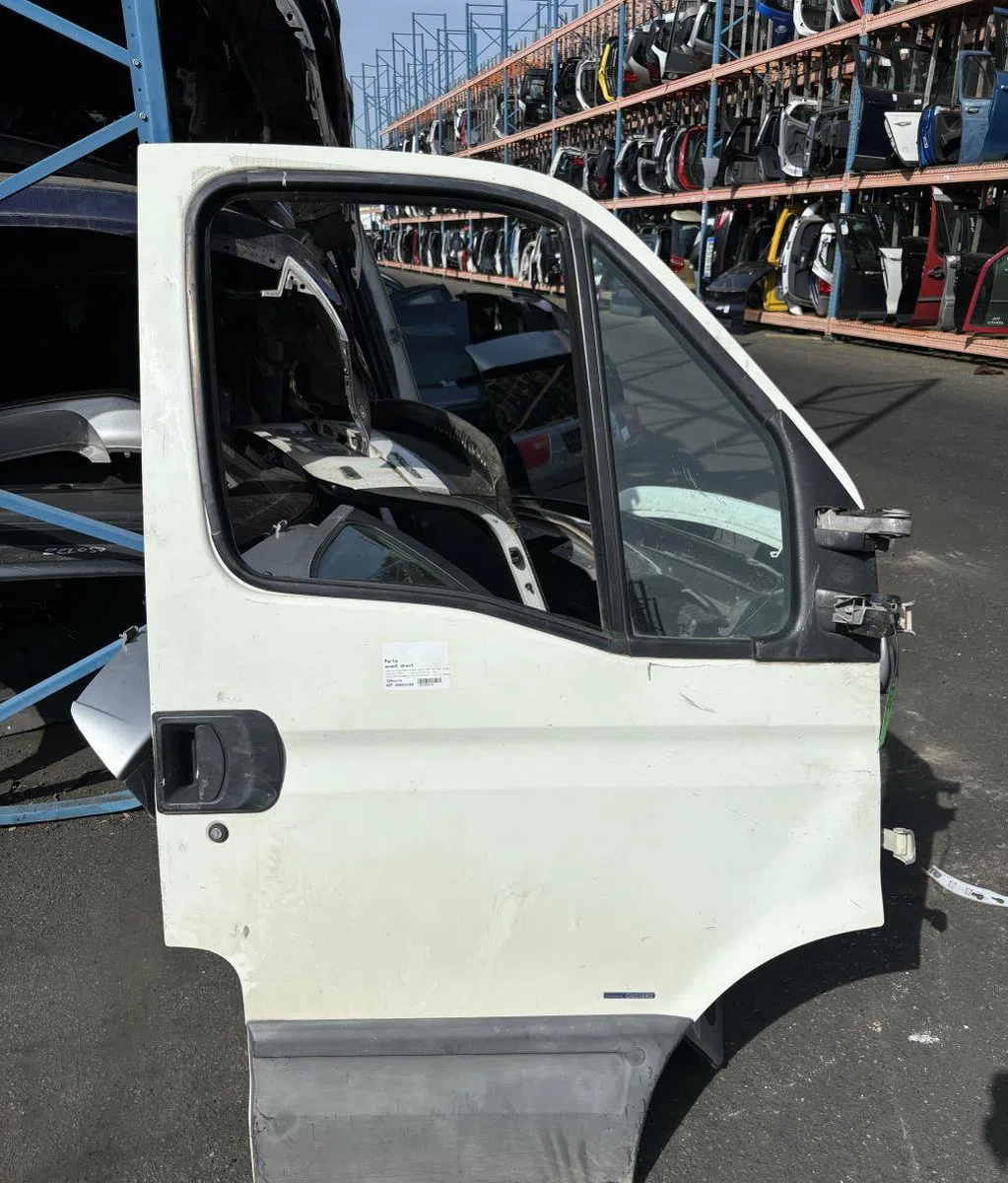 Porte avant droite Iveco DAILY IV Camionnette 35c12 v, 35c12 v-p, 35s12 v, 35s12 v-p (2006-2011) occasion