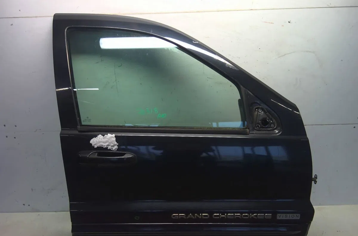 Porte avant droite Jeep GRAND CHEROKEE II (WJ, WG) 2.7 crd 4x4 (2001-2005) occasion