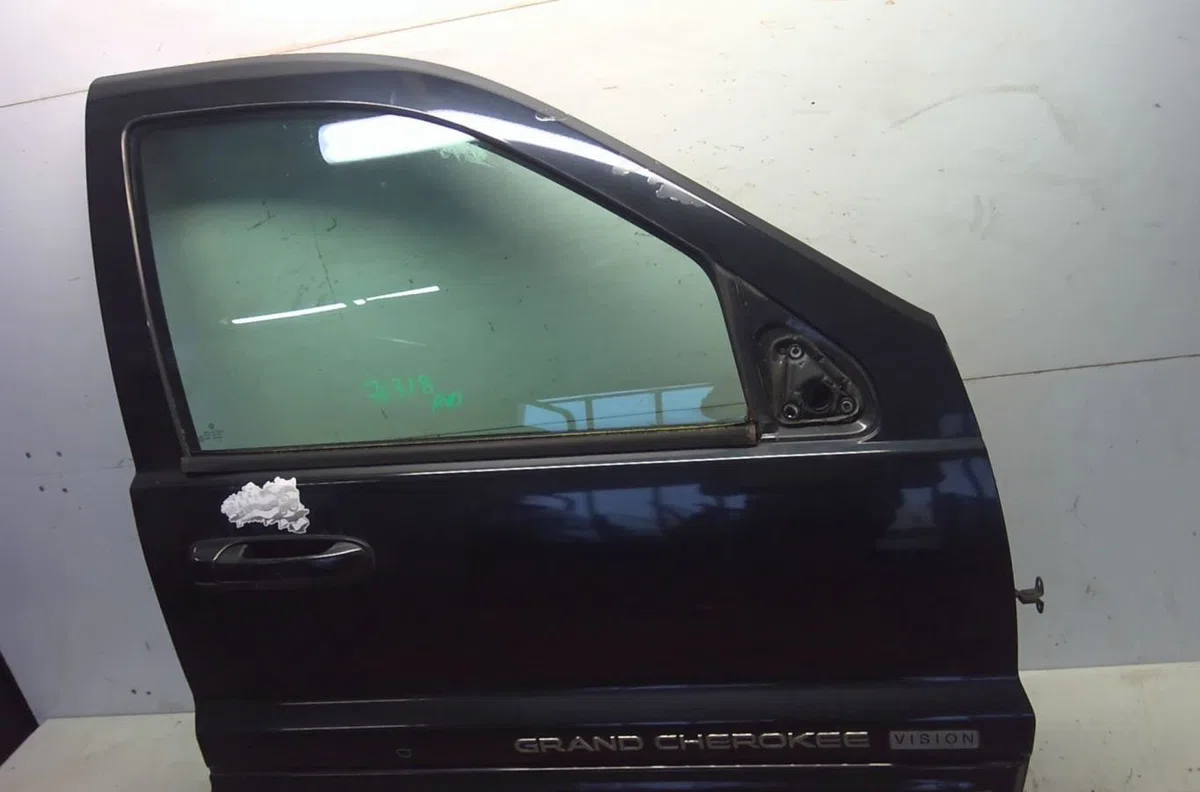 Porte avant droite Jeep GRAND CHEROKEE II (WJ, WG) 2.7 crd 4x4 (2001-2005) occasion