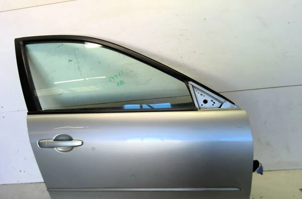 Porte avant droite Mazda 6 Hatchback (GG) 2.0 di (gg14) (2002-2007) occasion