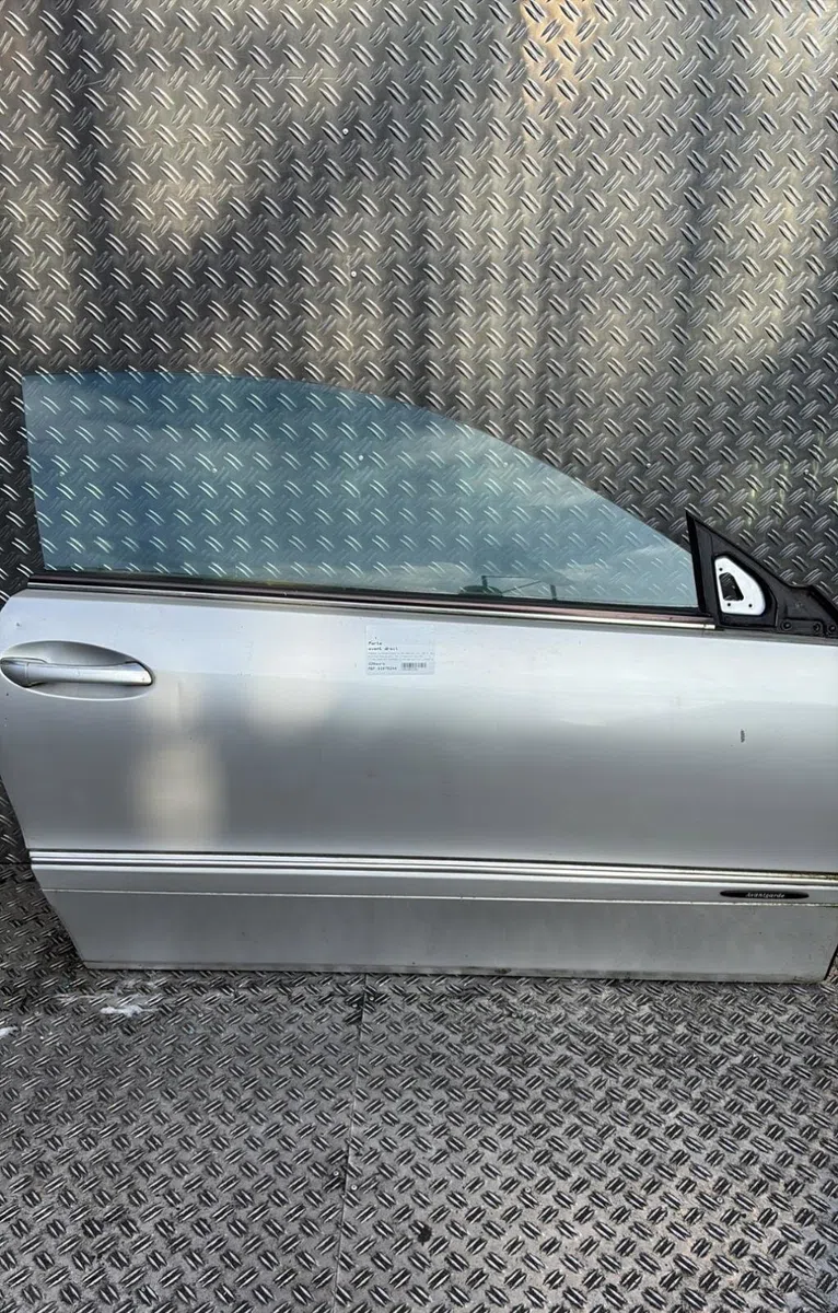 Porte avant droite Mercedes-benz CLK (C209) Clk 240 (209.361) (2002-2009) occasion
