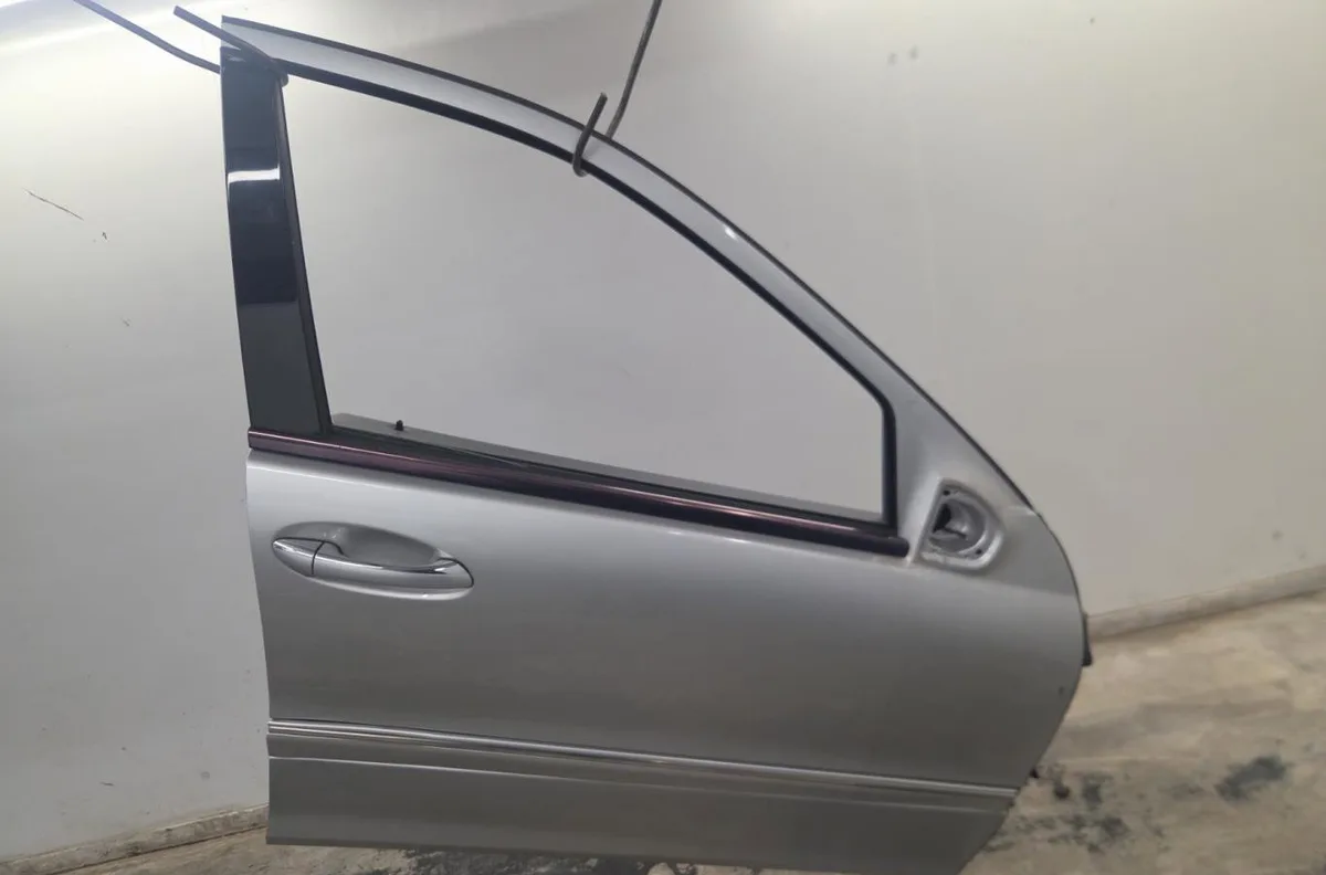 Porte avant droite MERCEDES CLASSE C 203 PHASE 1 BREAK occasion