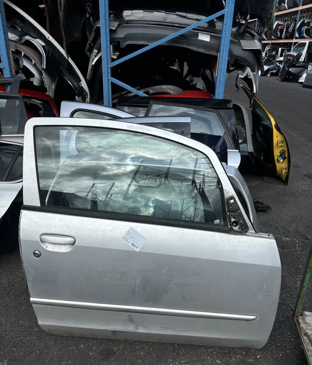 Porte avant droite Mitsubishi COLT VI (Z3_A, Z2_A) 1.5 di-d (z38a) (2004-2012) occasion
