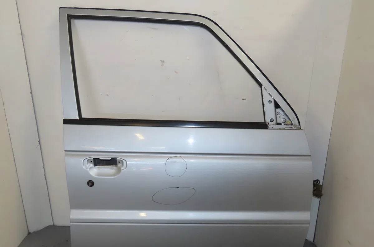 Porte avant droite Mitsubishi PAJERO III (V7_W, V6_W) 2.5 tdi (v64w, v74w) (2001-2006) occasion